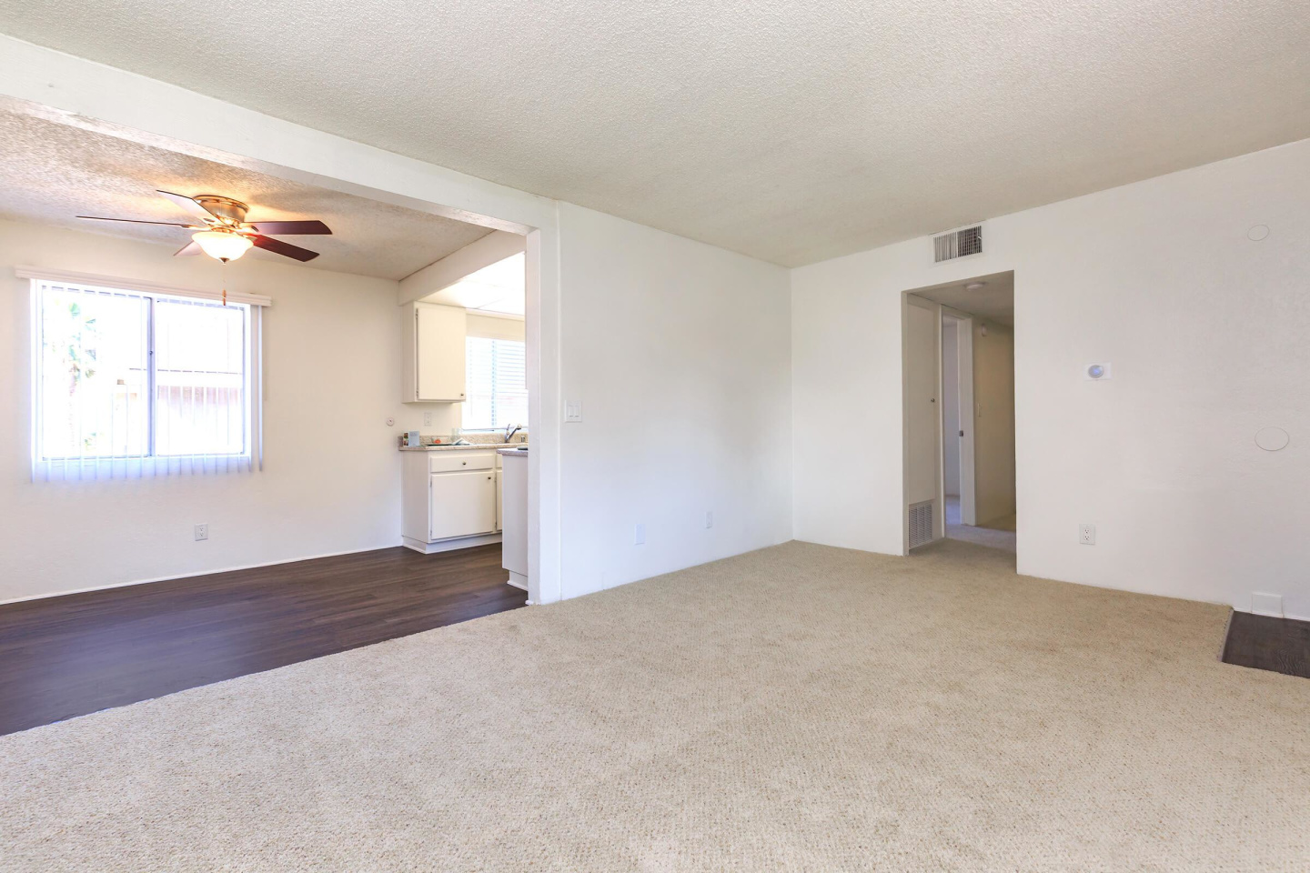 Carlyle Square Apartment Homes Image 18