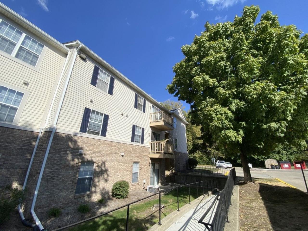 Vantage Pointe Apartments Image 1