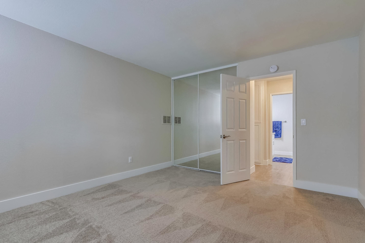 VIVA Apartment Homes Image 2