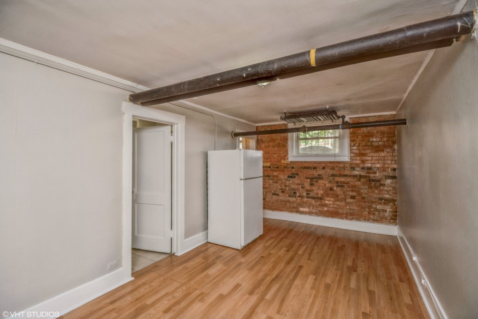 1170 Logan Image 12