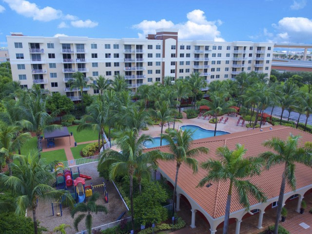 Royal Palms Image 2