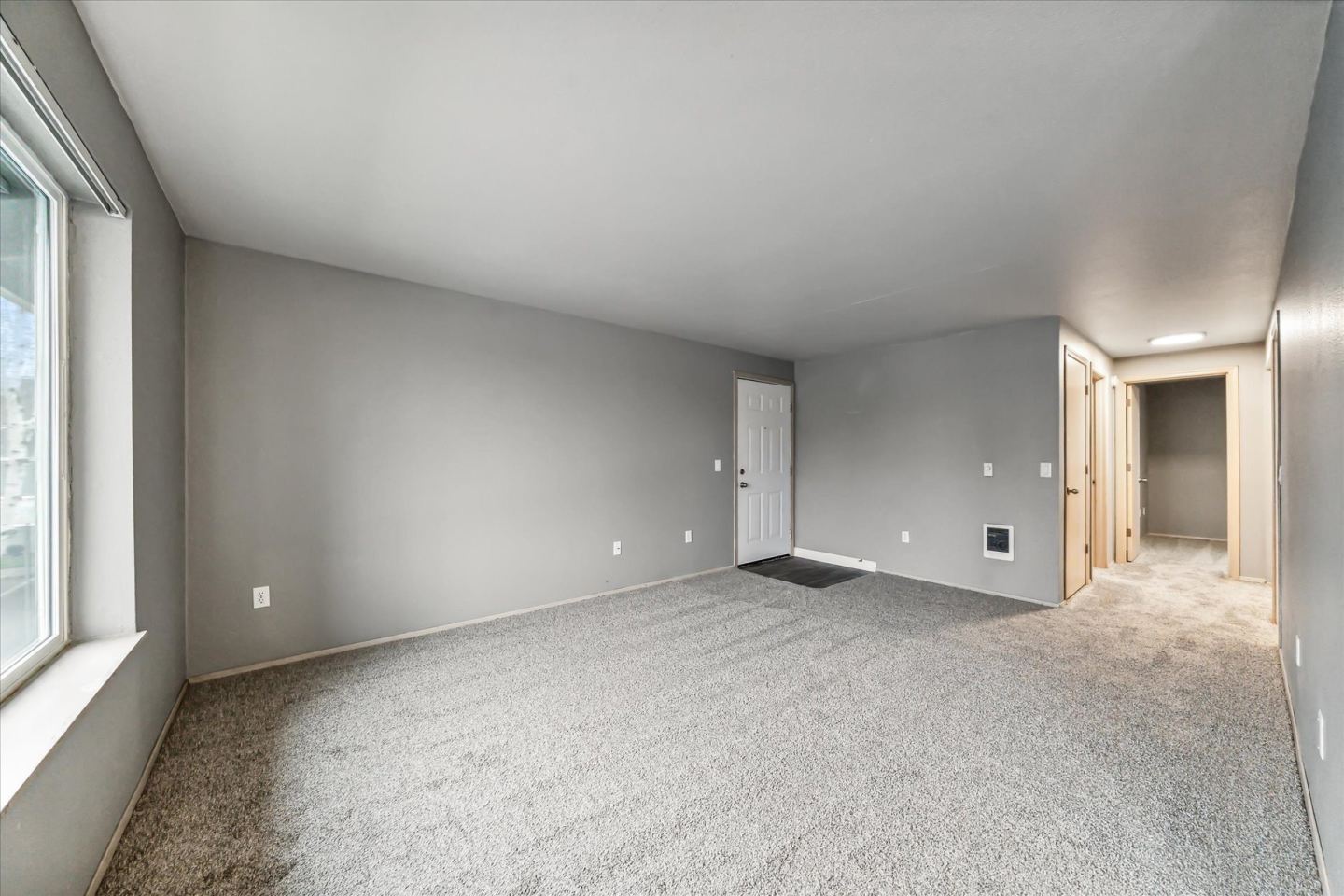 Oak Park Village Apartments Image 12