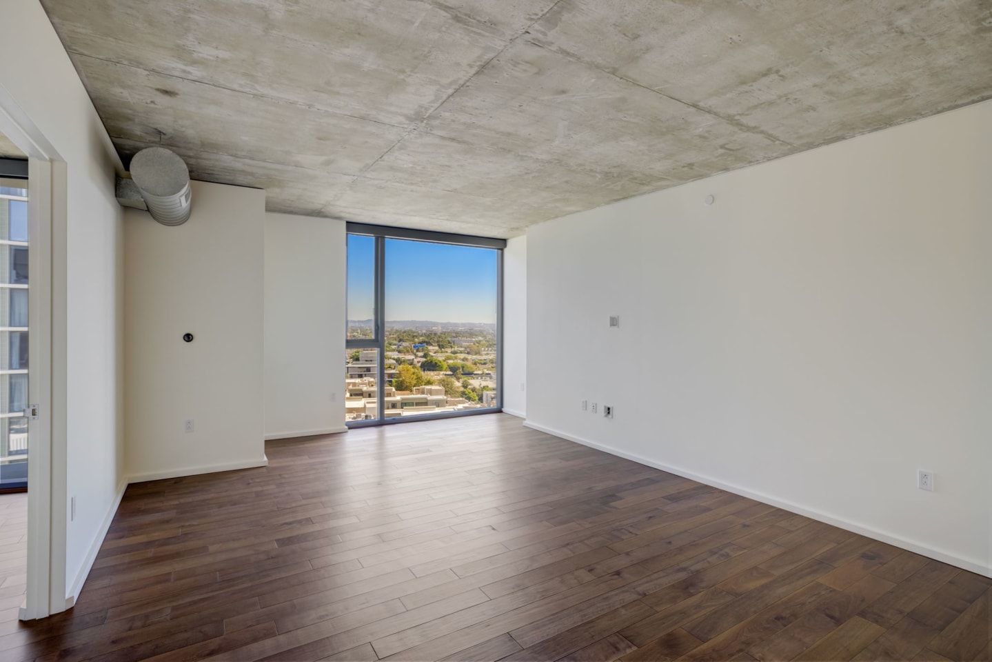 The Apartment Residences at AKA Image 11