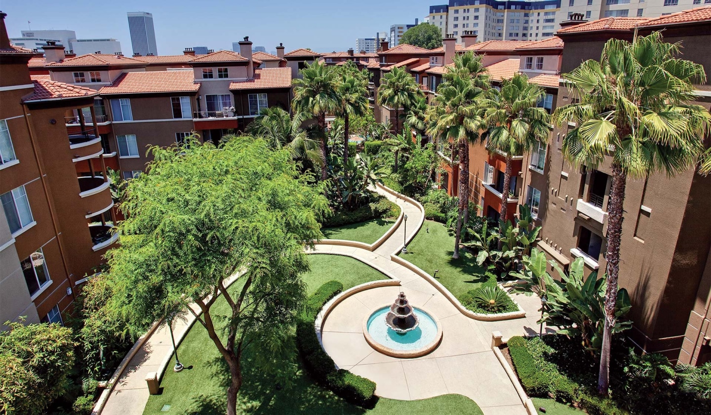 Villas at Park La Brea Image 23