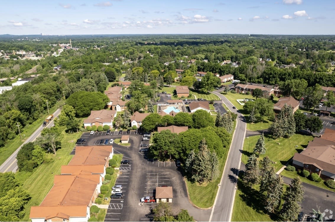 Highview Manor Apartments Image 42