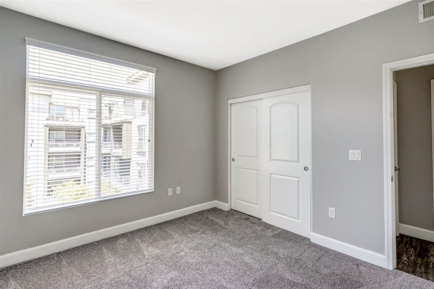 Stadium House Apartments Image 81
