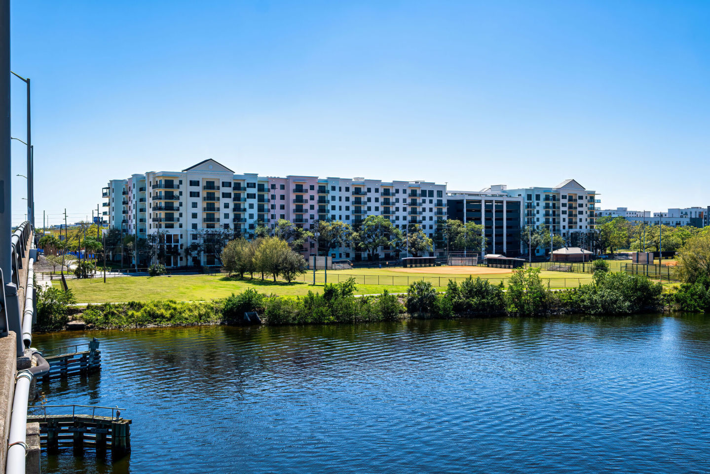 Manor Riverside Image 29