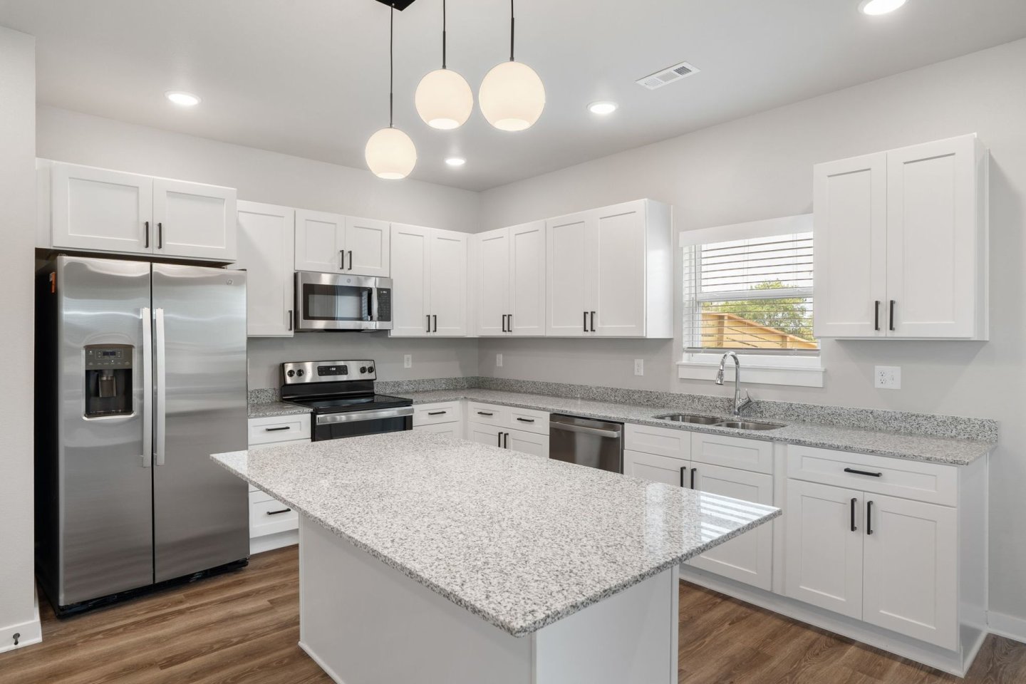 BIRDMASTER DRIVE RESIDENCES Image 7