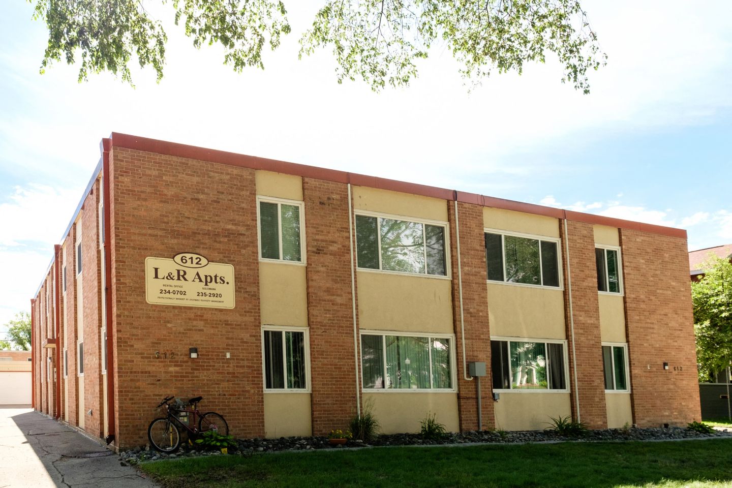 L & R Image 12
