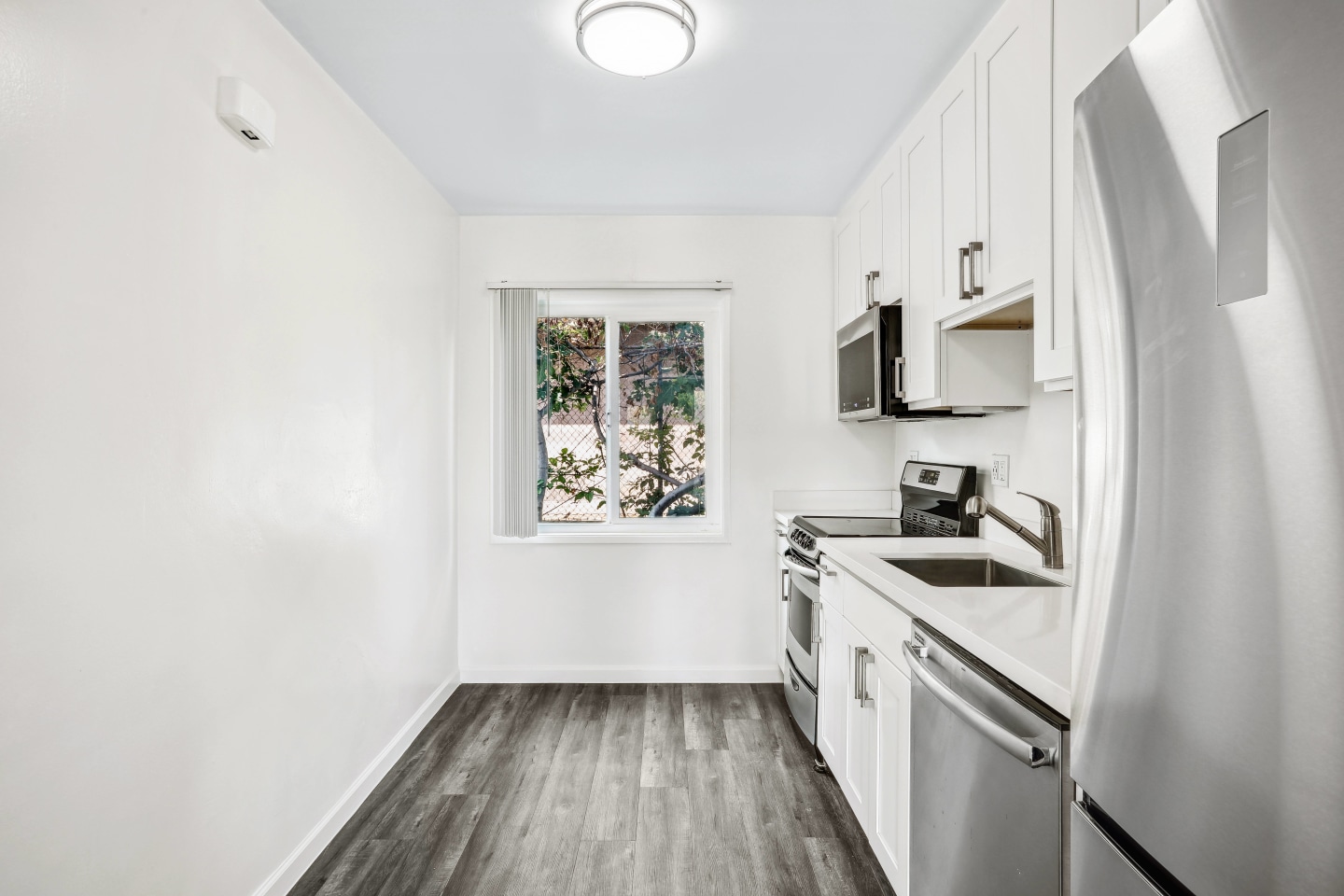 444 28th Street Apartments Image 15