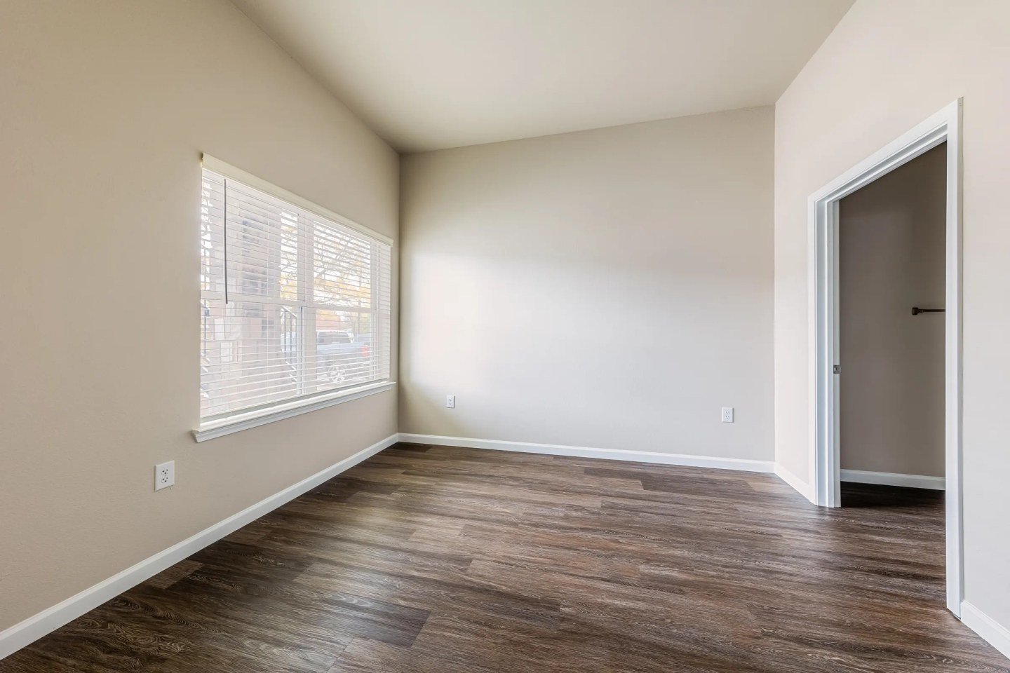 Horseshoe Apartments Image 8