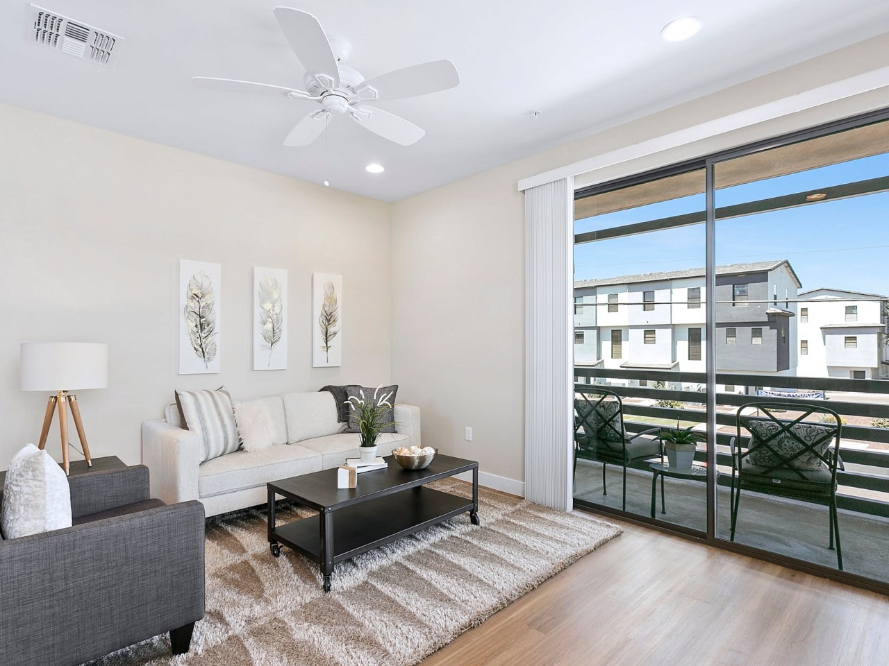 The Hardy Tempe Townhome Living Image 4