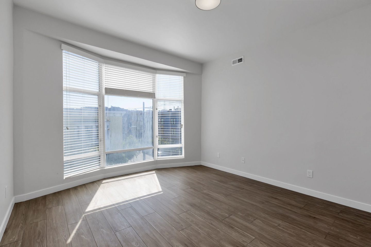 900 Broderick Image 7