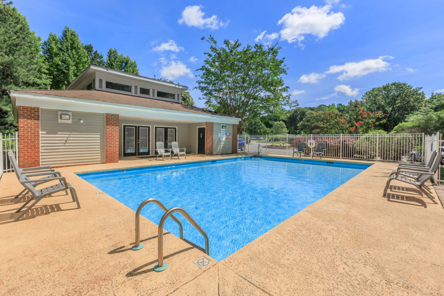 Pinetree Apartments Image 13