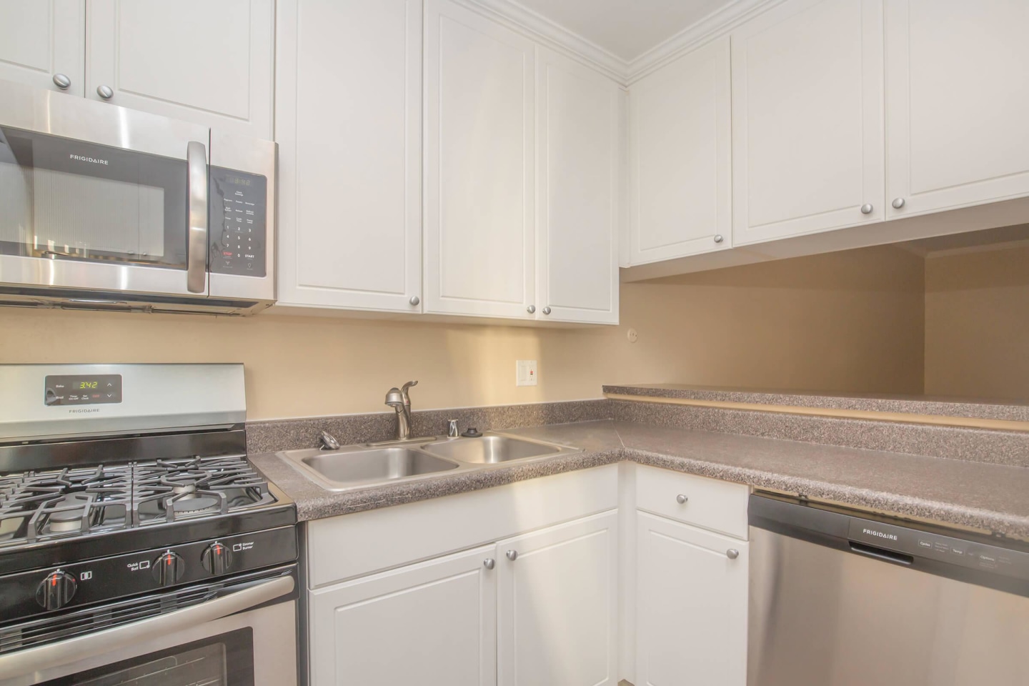 Sandpointe Cove Apartment Homes Image 16