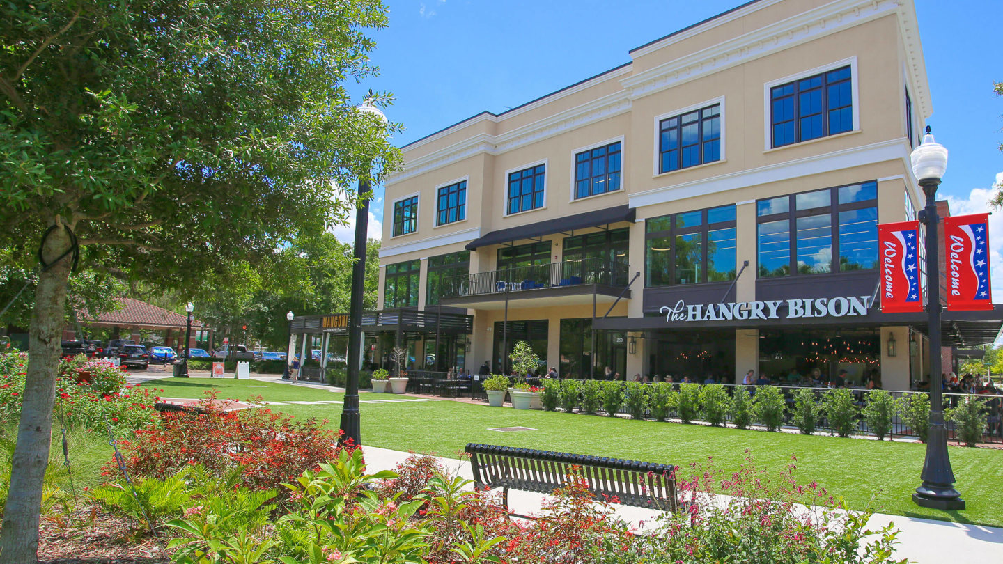 Smith + Main Boutique Living Image 19