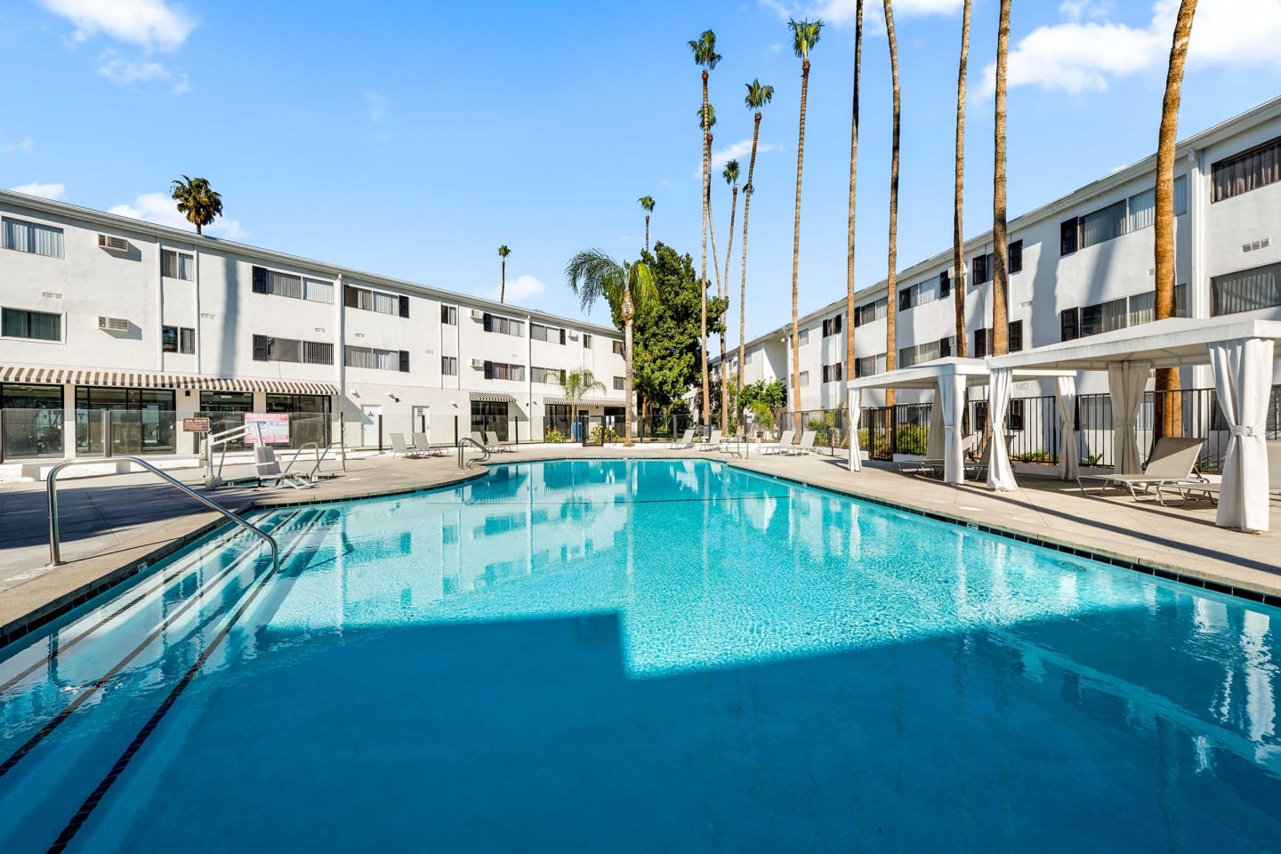 Summerview Beach Resort Luxury Apartments Image 23