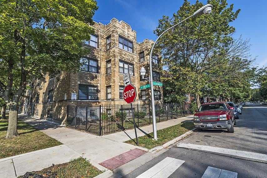 7754 S Loomis Image 1