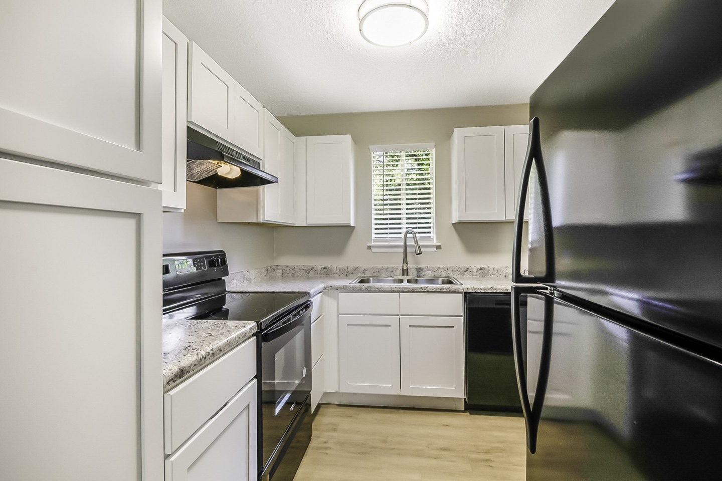 Pine Ridge Apartments Image 7