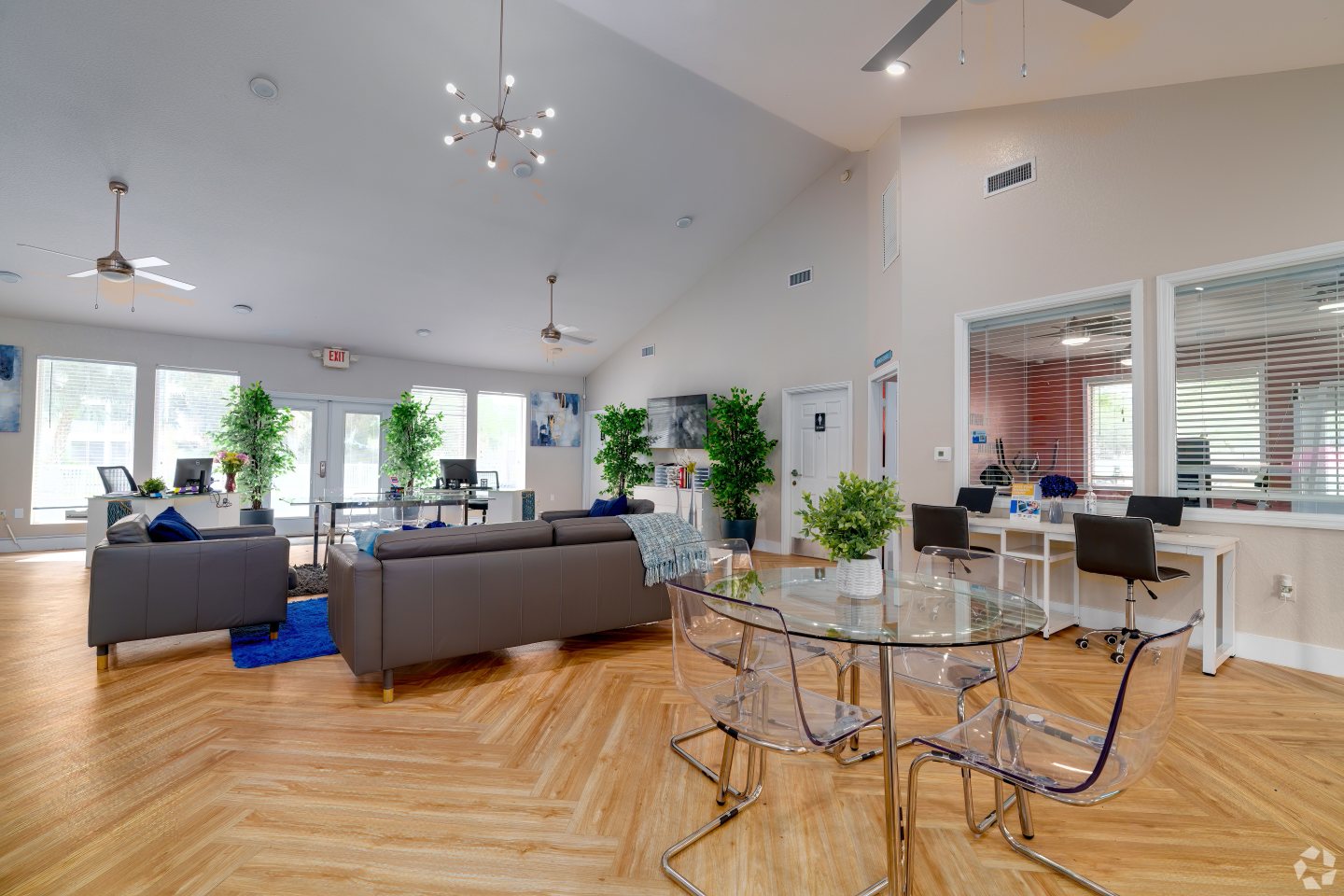 Village Lakes Apartments Image 18