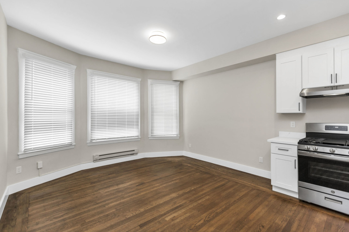 Oak Shrader Apartments Image 7