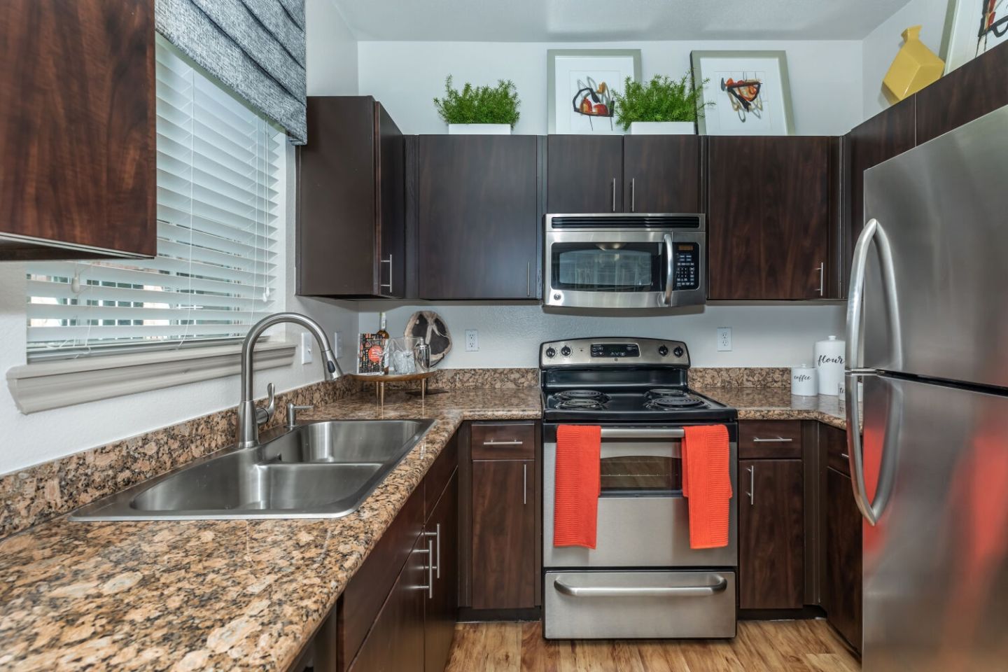 Richmond Towne Home Apartments Image 2