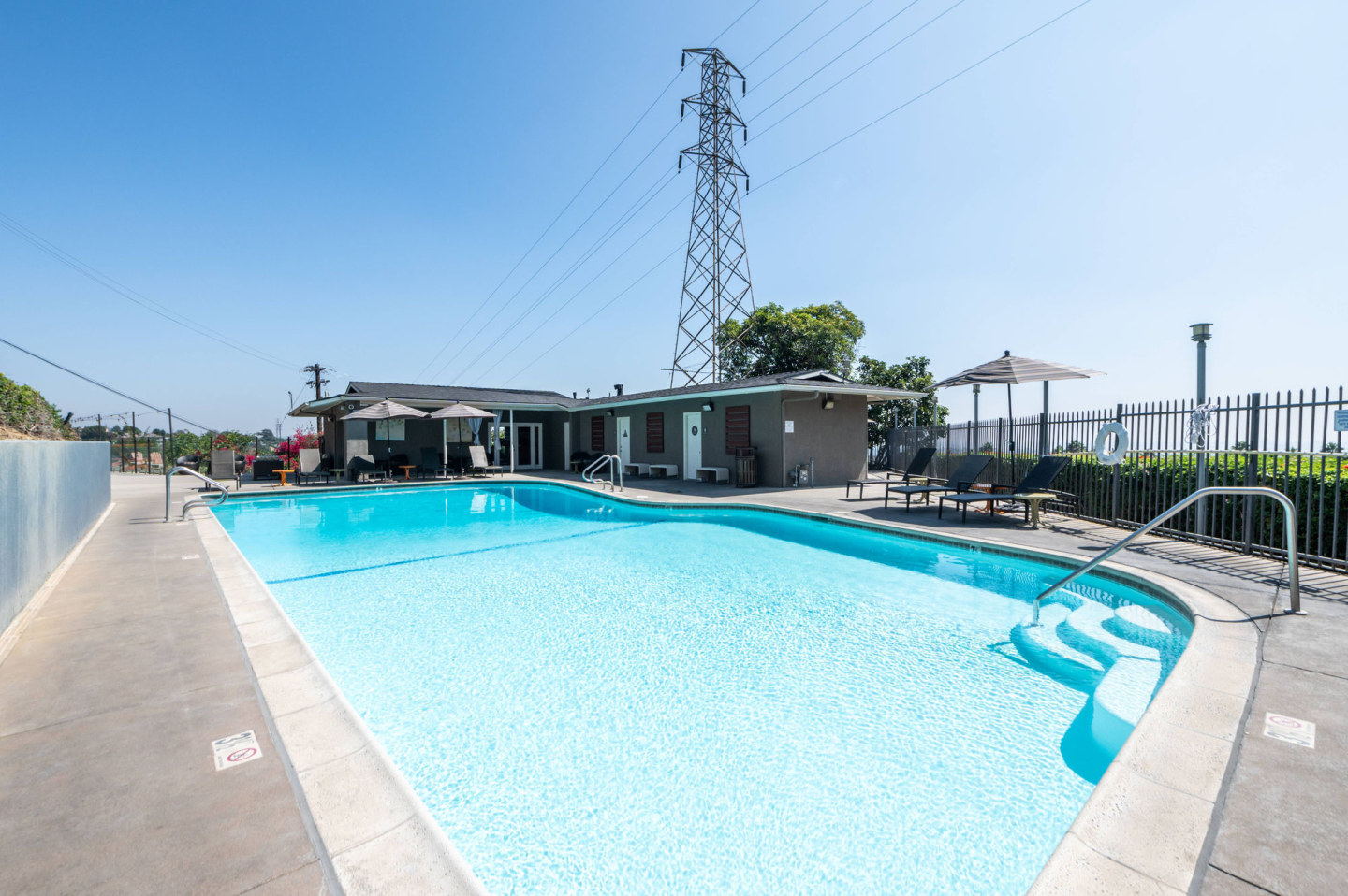 Emerald Hills Apartment Homes Image 5