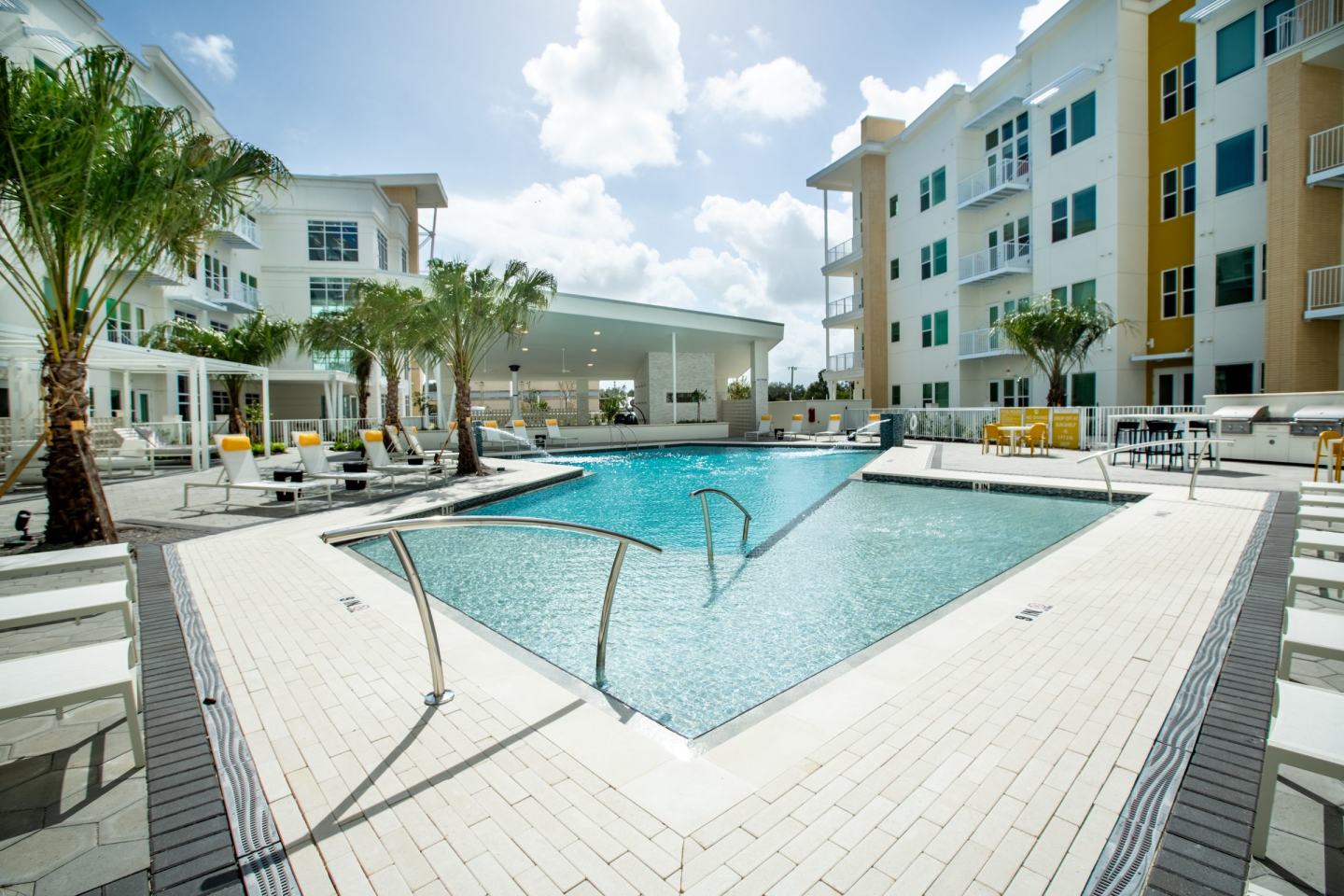 Cirrus Apartments Image 9