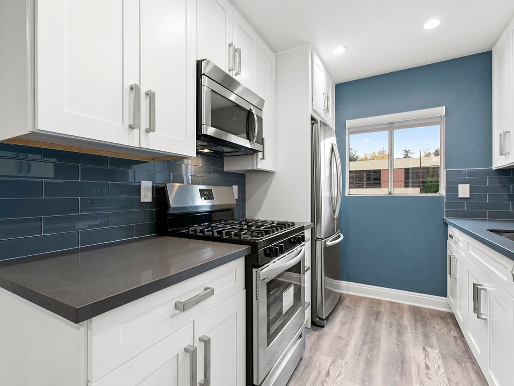 Catalina Apartments Image 8