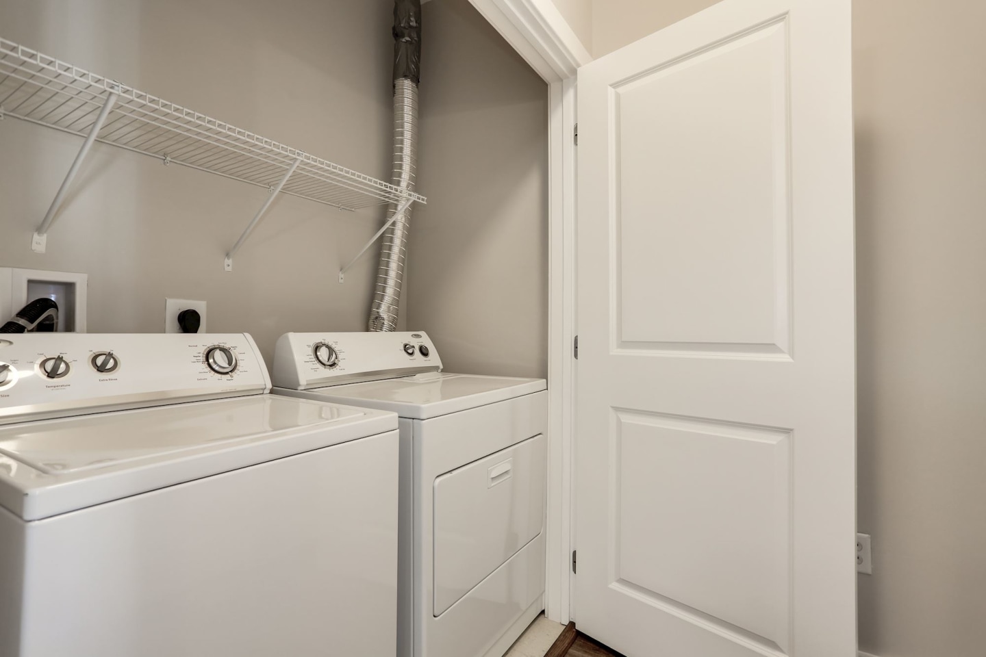 800 Carlyle Image 14