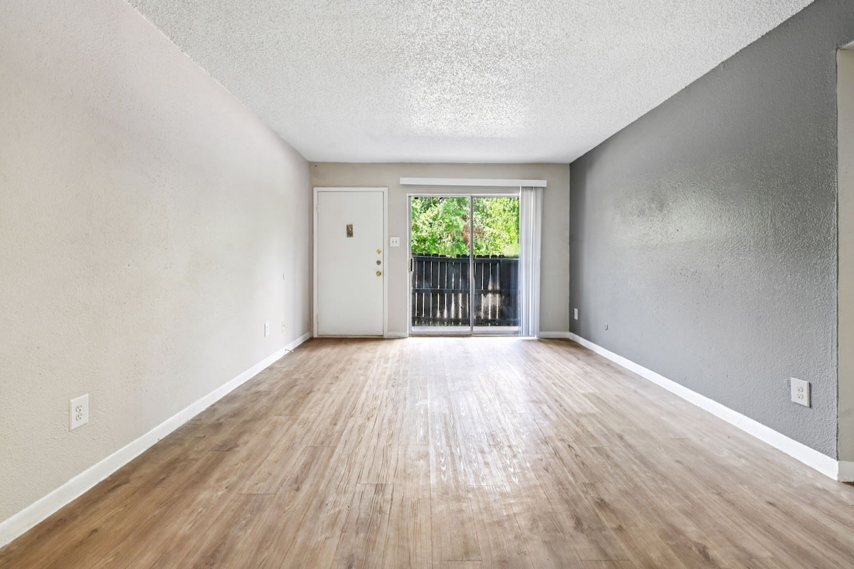 Pine Creek Apartments Image 9