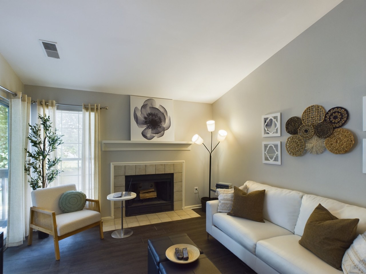 Lakeshore Apartments Image 43