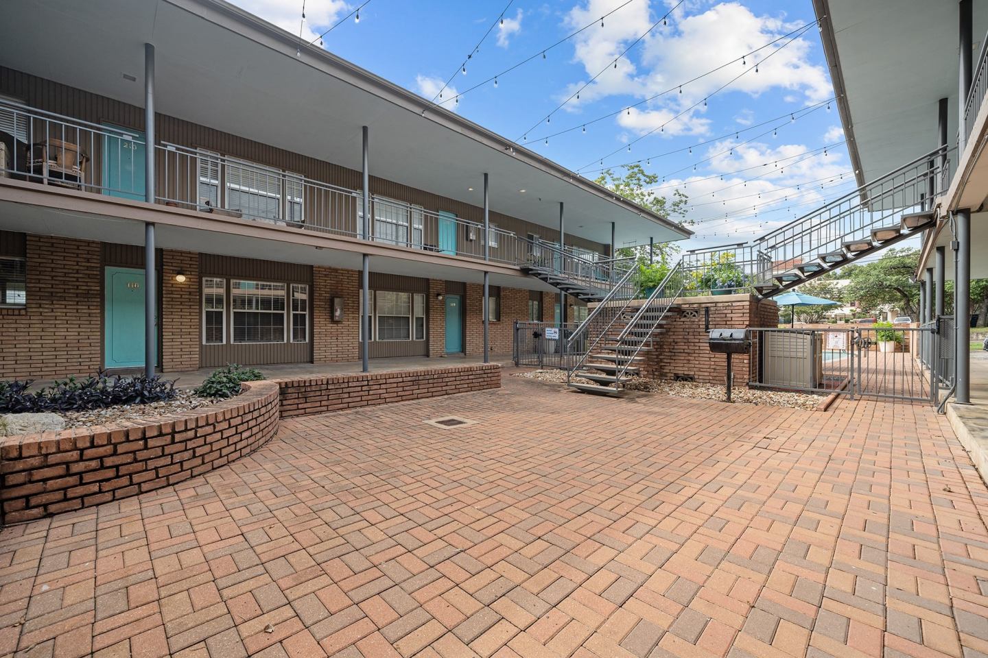 Enfield Court Apartments Image 10