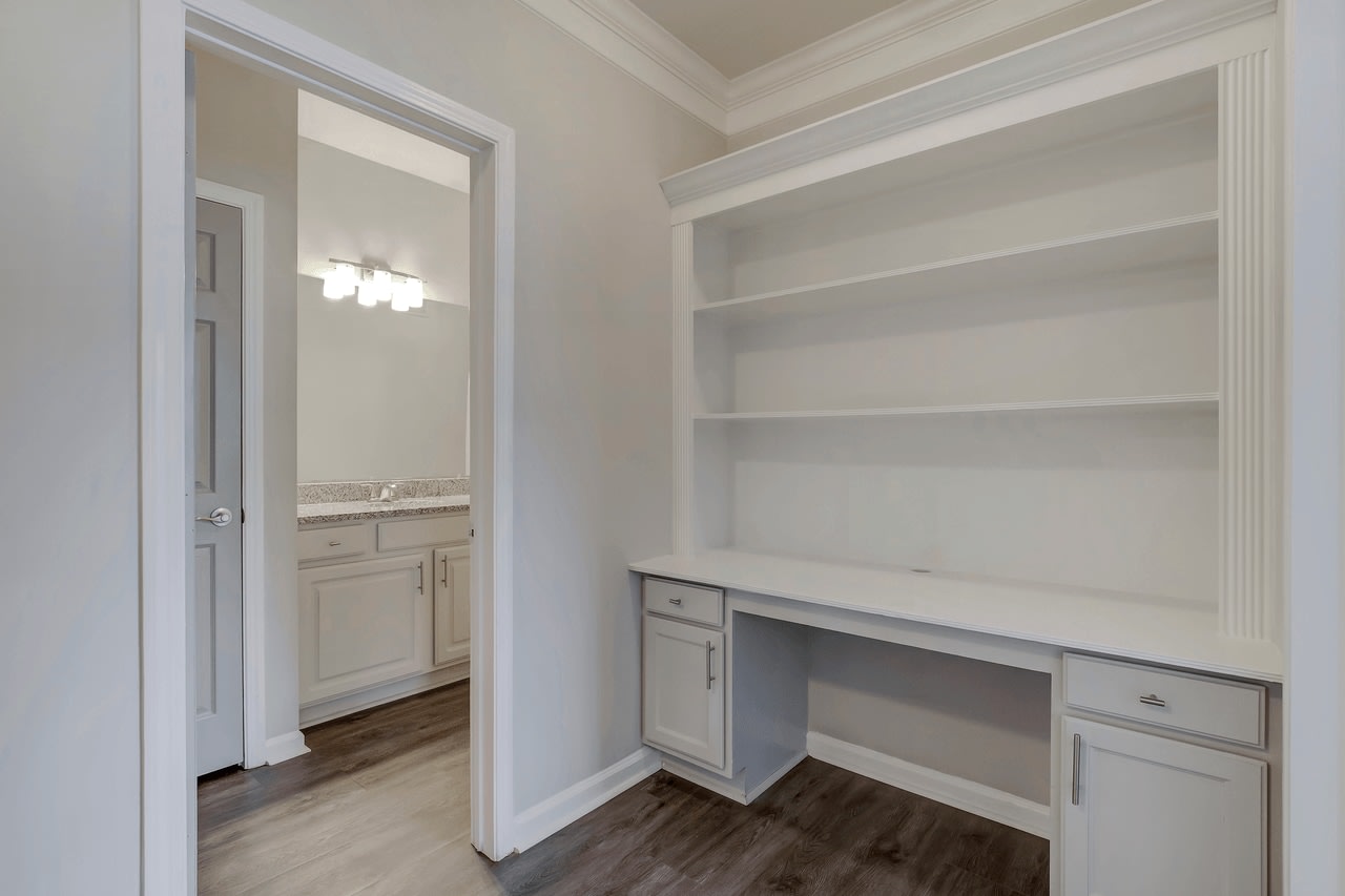 Lakeside at Town Center Apartments Image 31