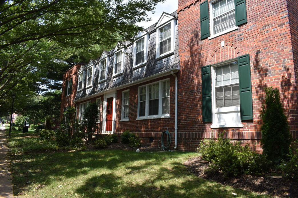 Colonial Village Apartments Image 17