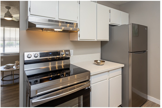 Laurel Oak Village Apartments Image 1