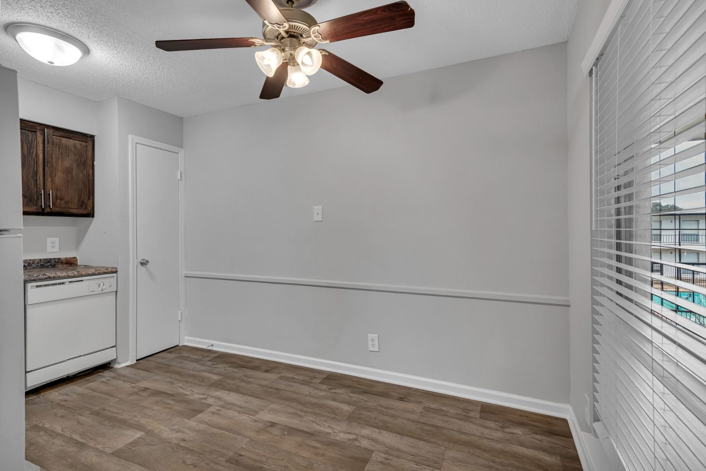 Glen Oaks Apartments Image 15