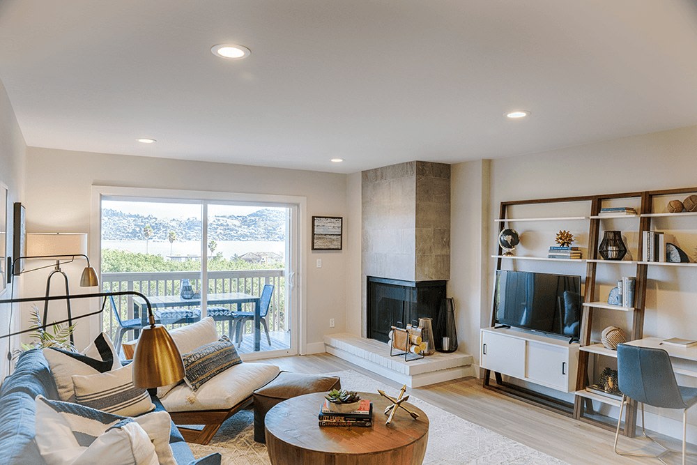 Harbor Point Waterfront Apartments Image 7