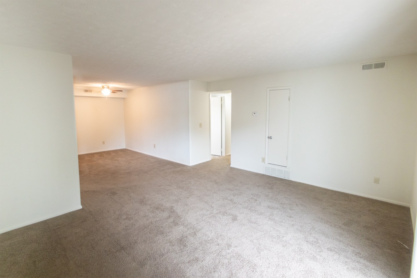 Blue Grass Manor Image 35
