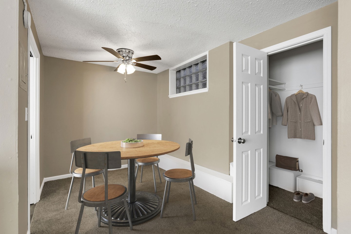 Valley Village Apartments Image 5