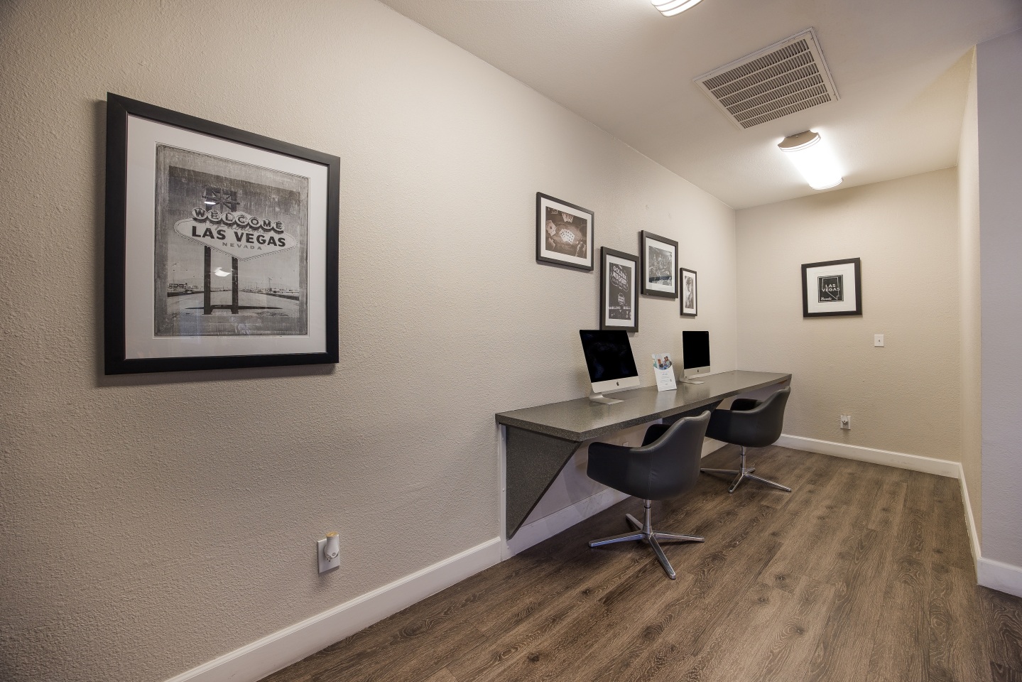 2900 Lux Apartment Homes Image 13
