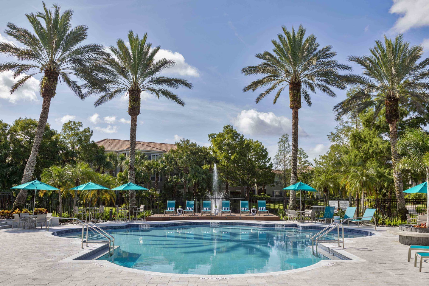 Lake's Edge Apartments Image 3