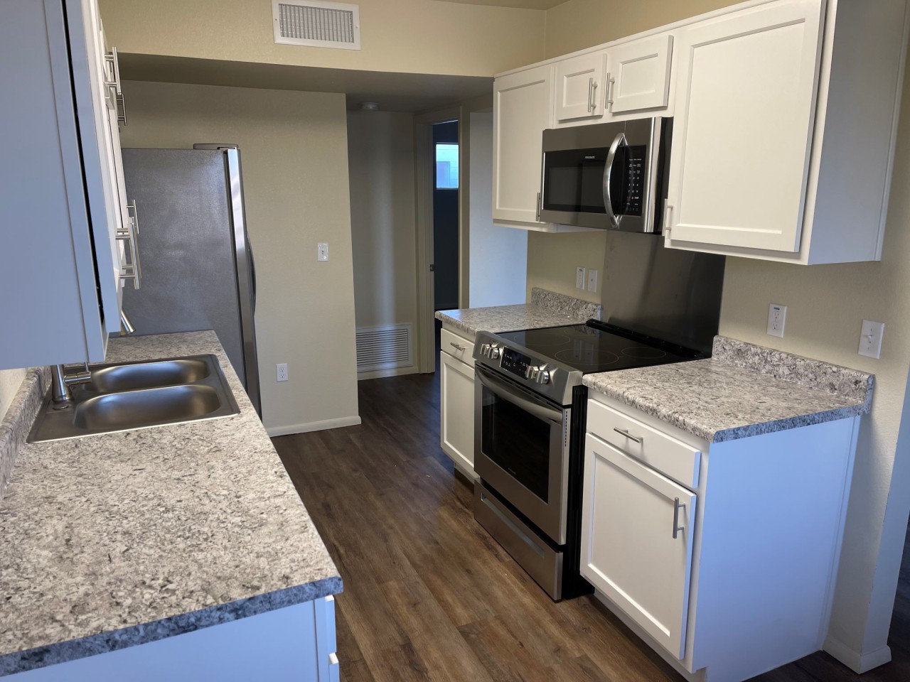 Tropicana Apartments Image 3