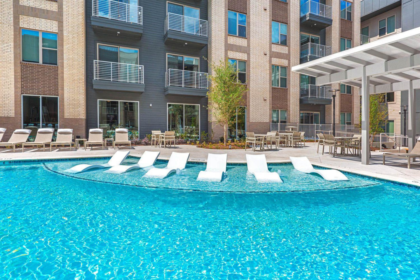 Luxia Preston Image 19