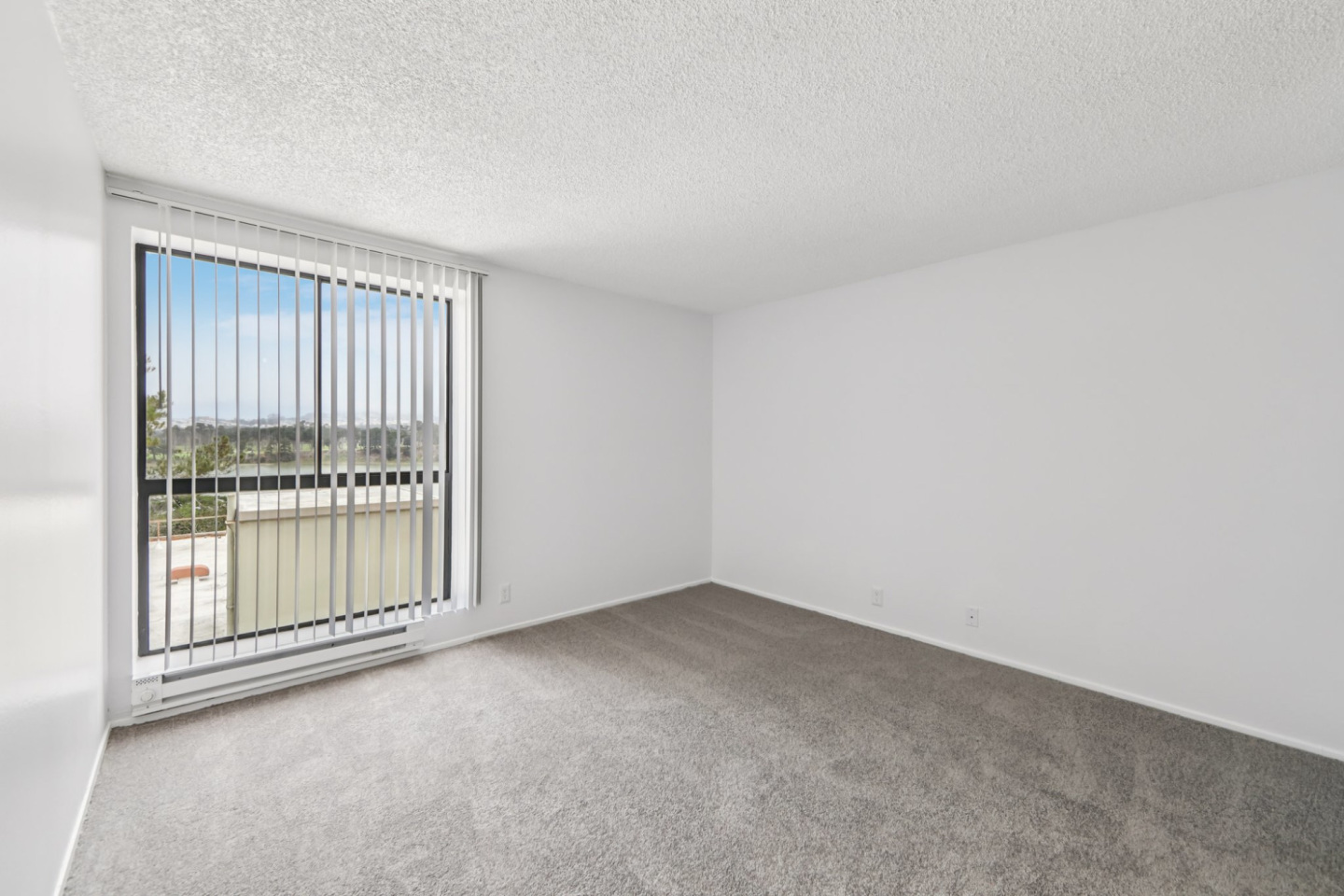 Lakewood Apartments at Lake Merced Image 18