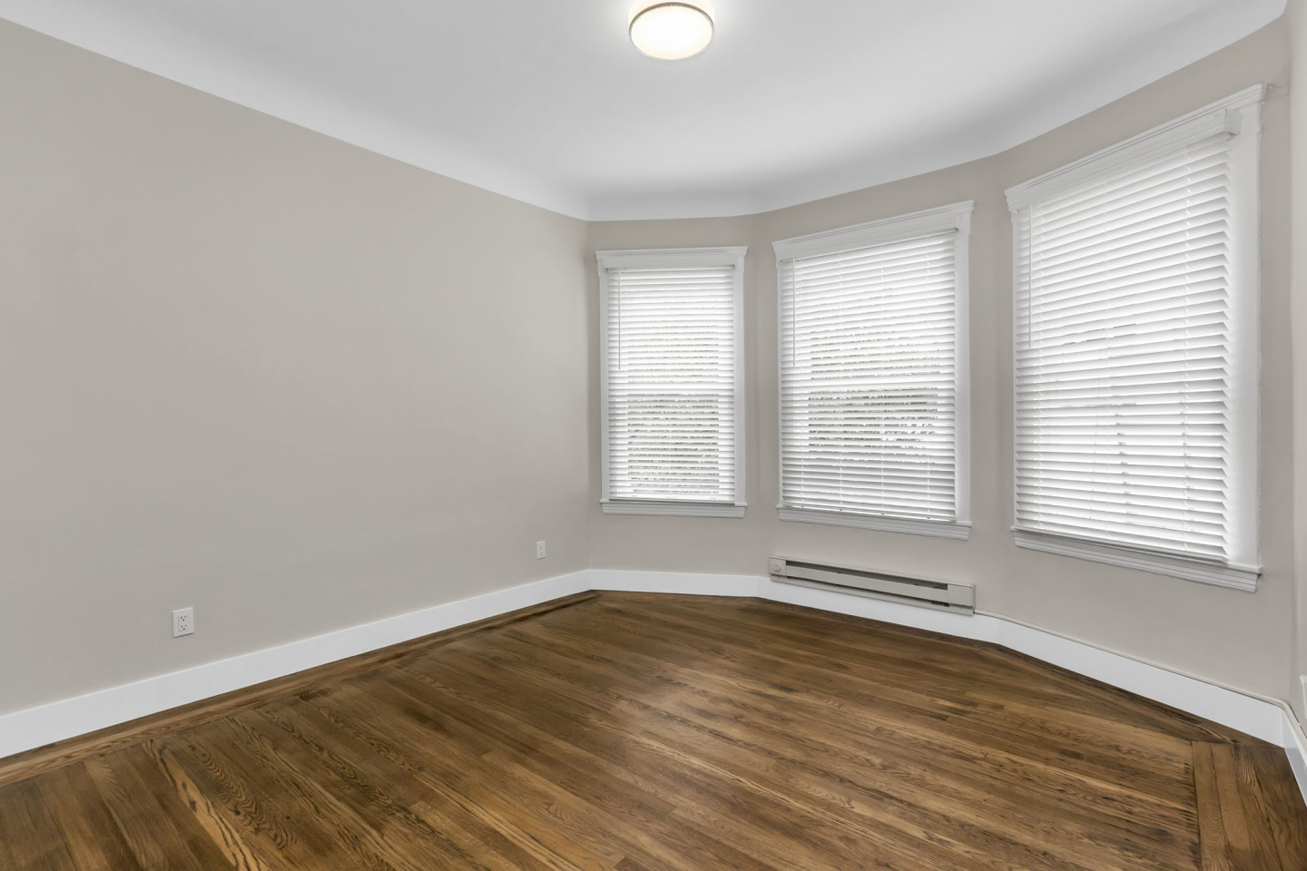 Oak Shrader Apartments Image 12