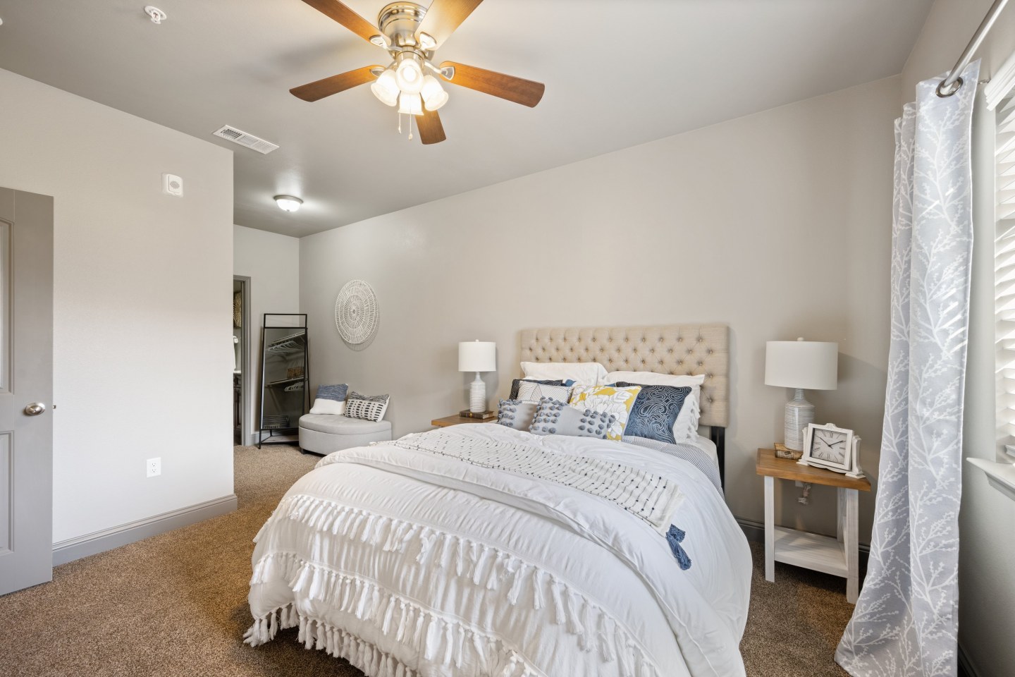 Lake Villas Apartments Image 10