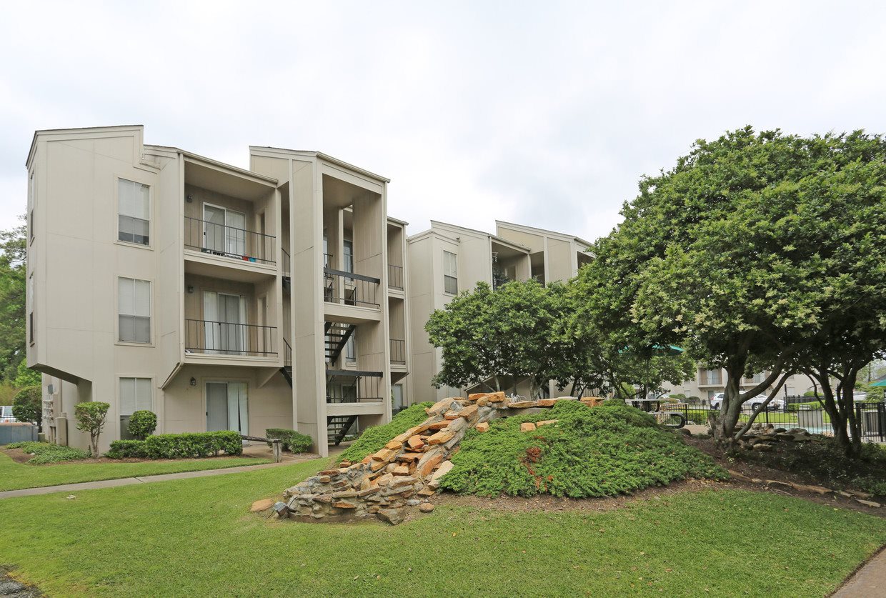 Fountain Woods Apartments Image 20