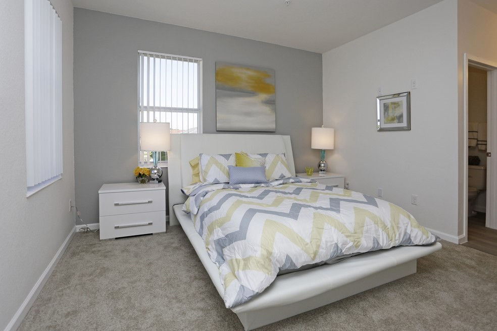 Mirage Bay Rental Townhomes Image 4