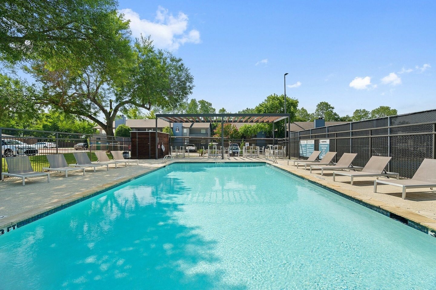 301 Greenville Apartments Image 17